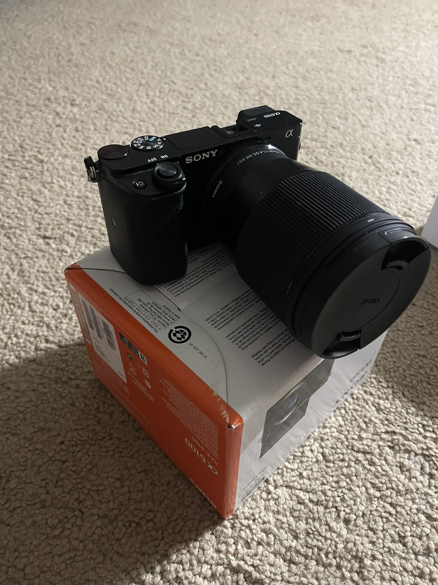 Sony A6100 W 16mm F 1.4 Lens