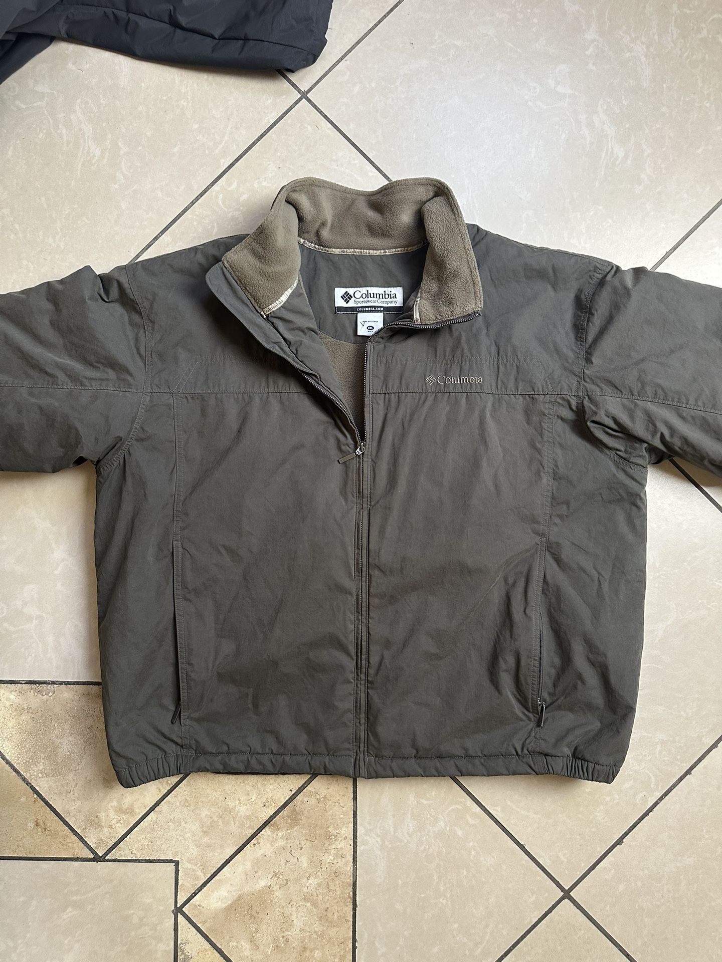Columbia outwear jacket size XXL color olive