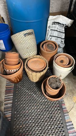 Assorted planter pots
