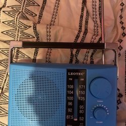Leotec wired radio FM-AM  (perfect condition)