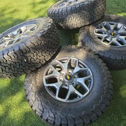 4 CHEVROLET SILVERADO RIMS&TIRES LT285-70R17 $1900