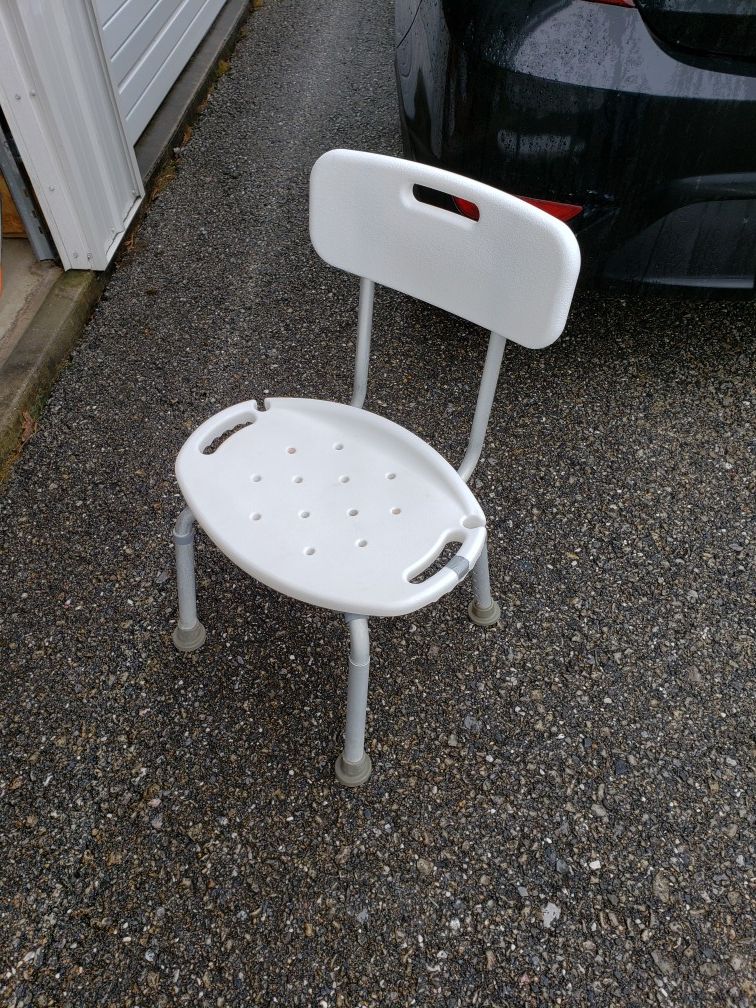Shower seat with removable back