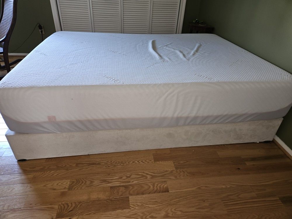 Tempurpedic TempurContour Rhapsody Luxe Queen Mattress and box base