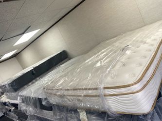 Queen mattress pillowtop