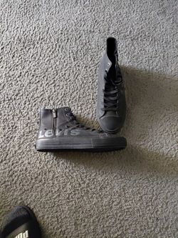 Men's Shoes Size 9