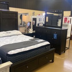 Queen Bed Set 4 PC (no Mattress Included )