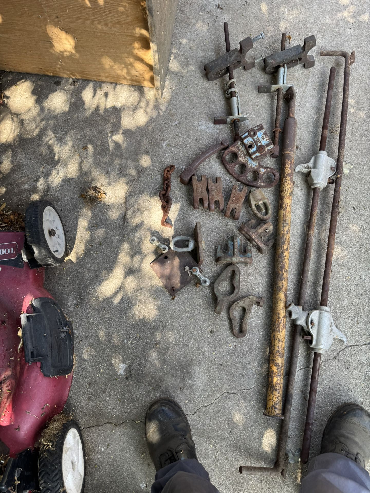 Multiple body repair tools.