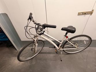 Schwinn Hybrid Bike