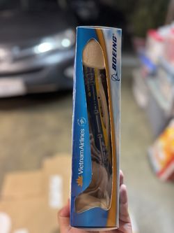 Vietnam Airlines Boeing 747-400 Model 1:280 Scale