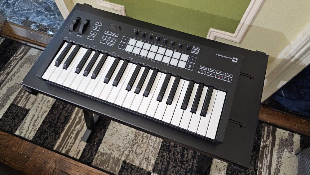 Novation Launchkey 37 Midi Keyboard