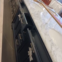 61" Vanitty  Double Sink Soft Touch Closing Drawers And  Doors 