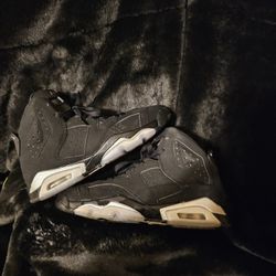Size 6y- 241. Jordan 6 Retro Chrome 