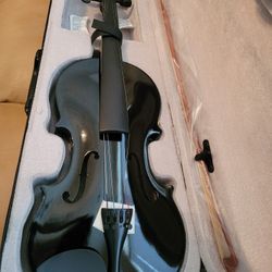 New!! 4/4 Violin. Black