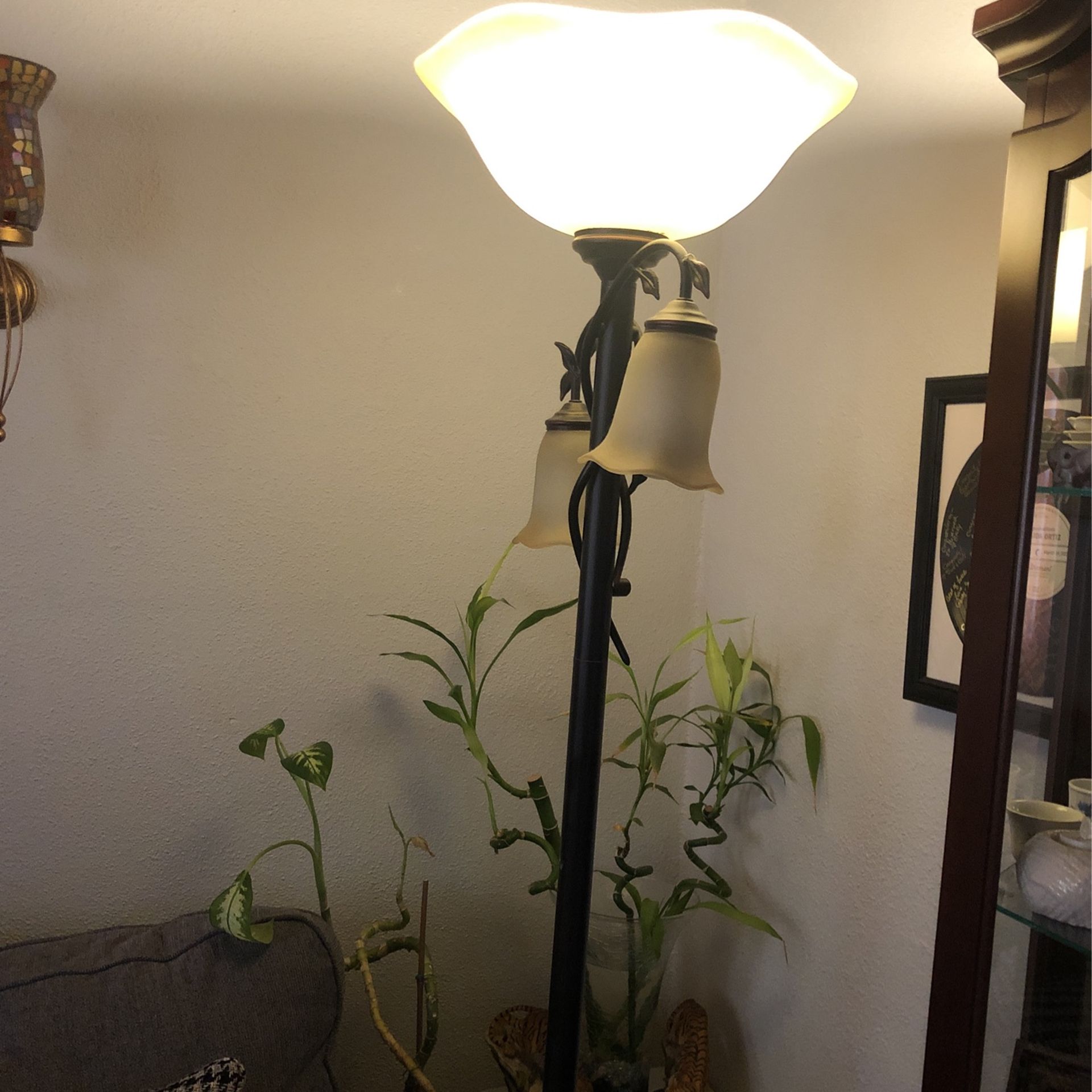 Lamp With Beige Cups