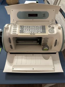 Cricut Machine & Cartridges