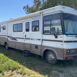 2000 Winnebago Adventurer 32ft RV 