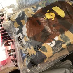 BAPE COLLEGE LOGO YELLOW PULLOVER $380