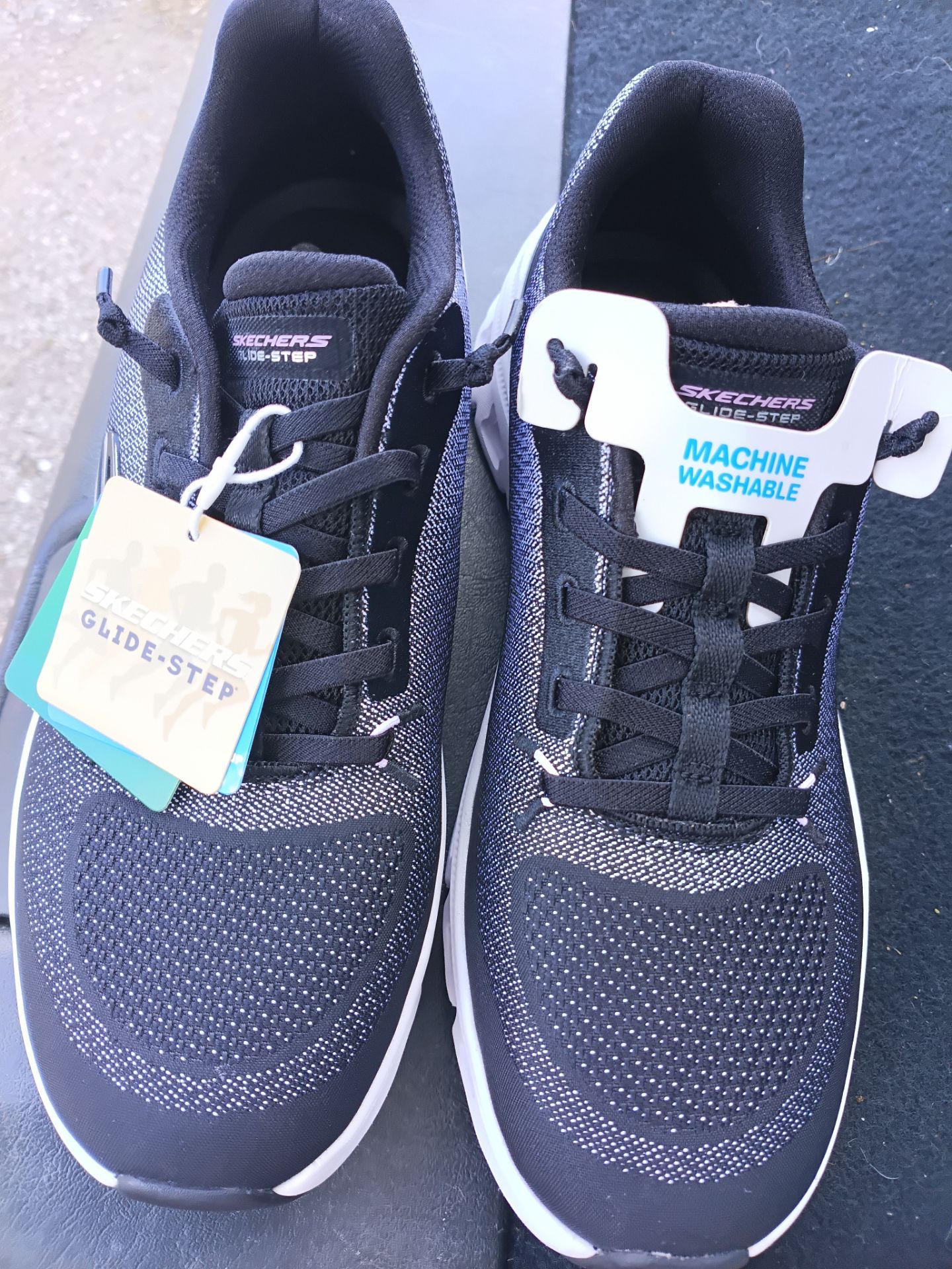 Sketchers size 9.5