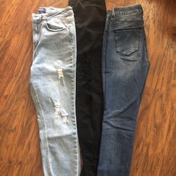 Used Women’s Size 5, Waist 26/27 Ripped Jeans