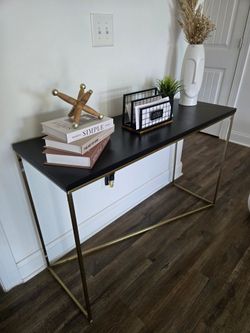 Mesa Consola Moderna – Negra y Dorada