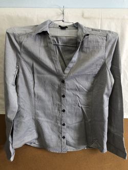 Women’s Ann Taylor Button Up Shirt - Size 8