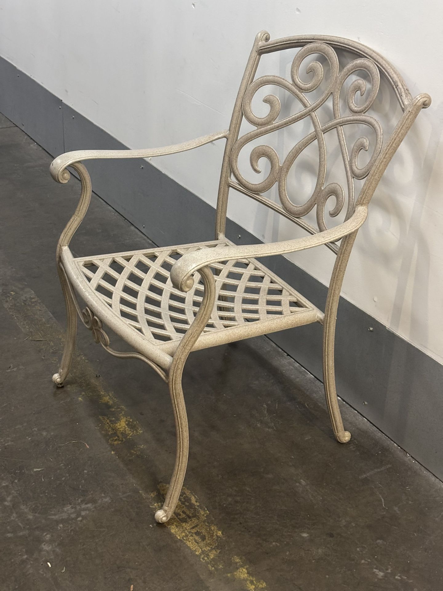 Gardens Treasures Antique White Bronze Outdoor Furniture Chair