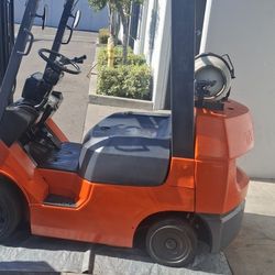 Forklift 