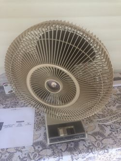 Large 3- Speed Oscillating Fan