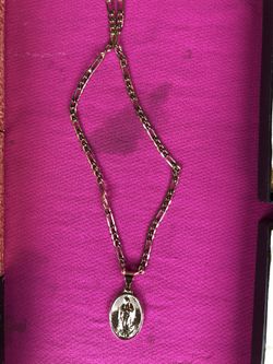 Cadena con dije de la Virgen