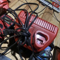 Milwaukee M12 Battery Charger 