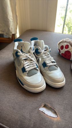 Air Jordan 4 Retro in the iconic "Military Blue