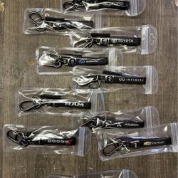 HONDA/FORD/BMW/TOYOTA/SUBARU/INFINITI/RAM/MITSUBISHI/DODGE/CHEVROLET/GMC KEYCHAINS/LLAVEROS