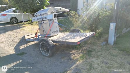 Newer bbq with 4 burners inside and 1 outside. Like new.
