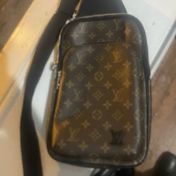 LV Avenue Slingbag