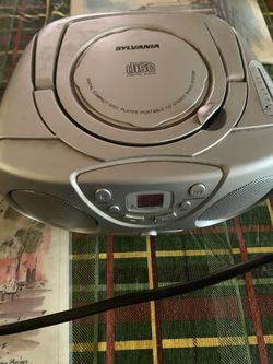 Portable CD radio player