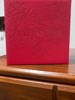 Valentino Perfume Set!!