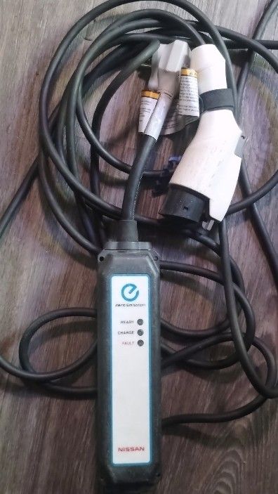 OEM Nissan Leaf Charger EV Battery Charging Cable 29690 3NF2E 120v with Case