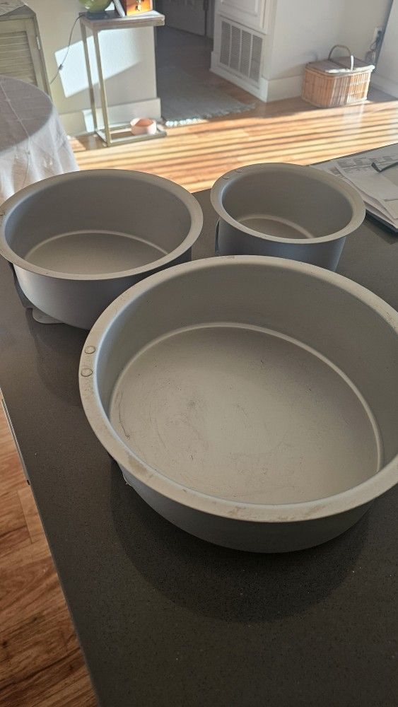 Topsy Turvy pans