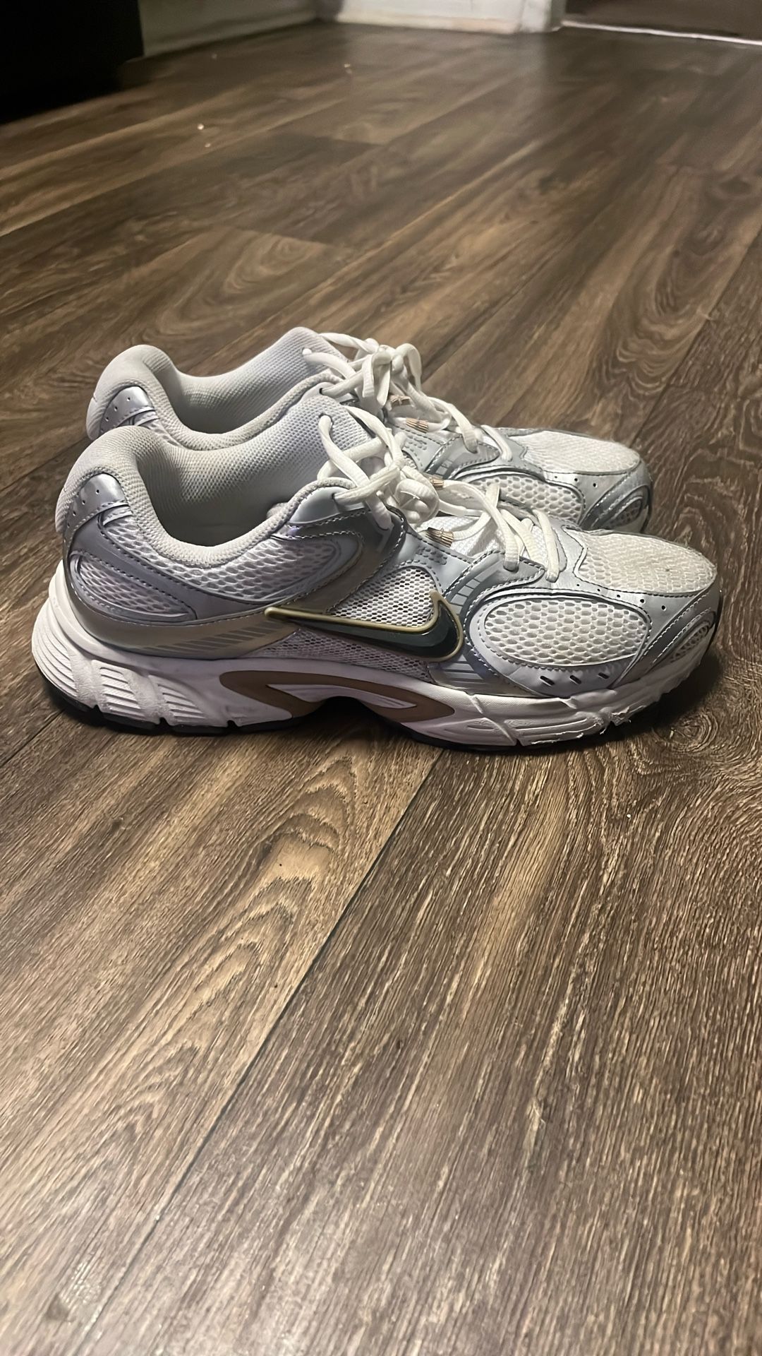 Nike Men's V5 Runner Shoes Size 10 