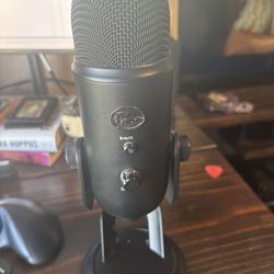 Blue YETI podcast microphone