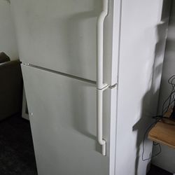 Maytag Full Size Refrigerator Freezer