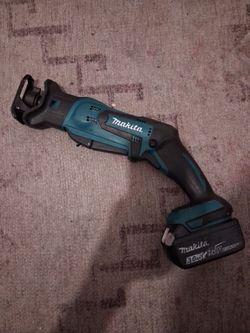 Nearly new marital lxt right angle sawzall and 3.0 ah fully charged battery lost charger