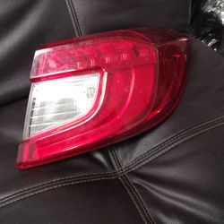 2018-2020 Honda Accord Sedan Tail Light Outer Passenger RH w/ LED 33500-TVA-A01 OEM 2018-2022