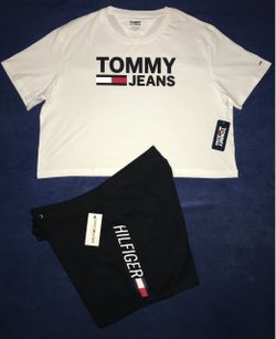 WOMENS TOMMY HILFIGER CROPPED TEE & SHORTS. (make a offer)
