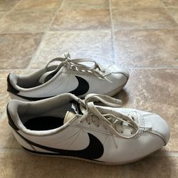 Nike Cortez Women’s Size 8