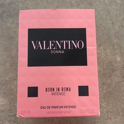 Valentino  Donna, Born in Roma Intense. Perfume