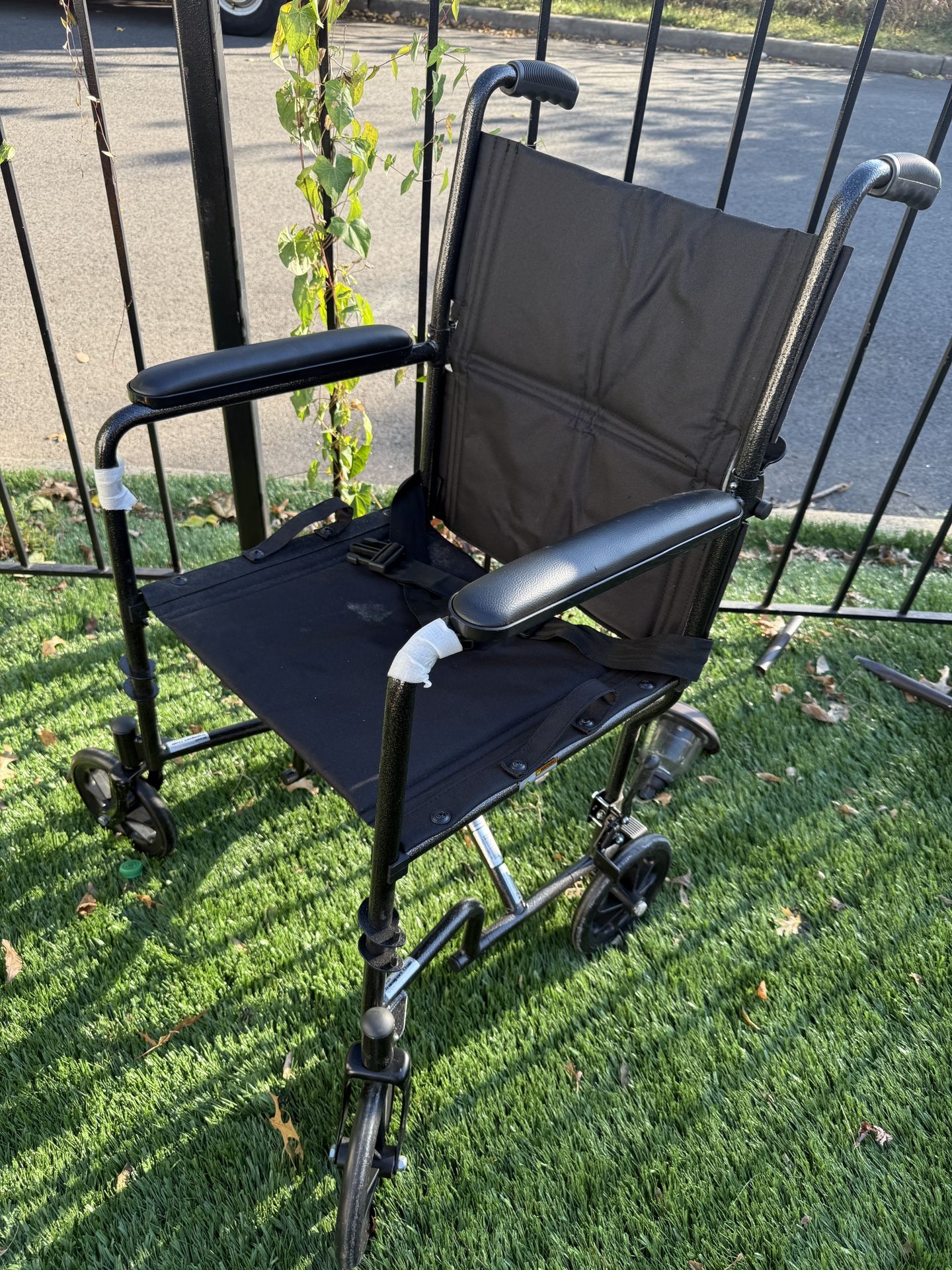 Transport Wheelchair / Silla De Ruedas De Transporte