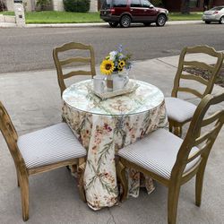Table with 4 chairs