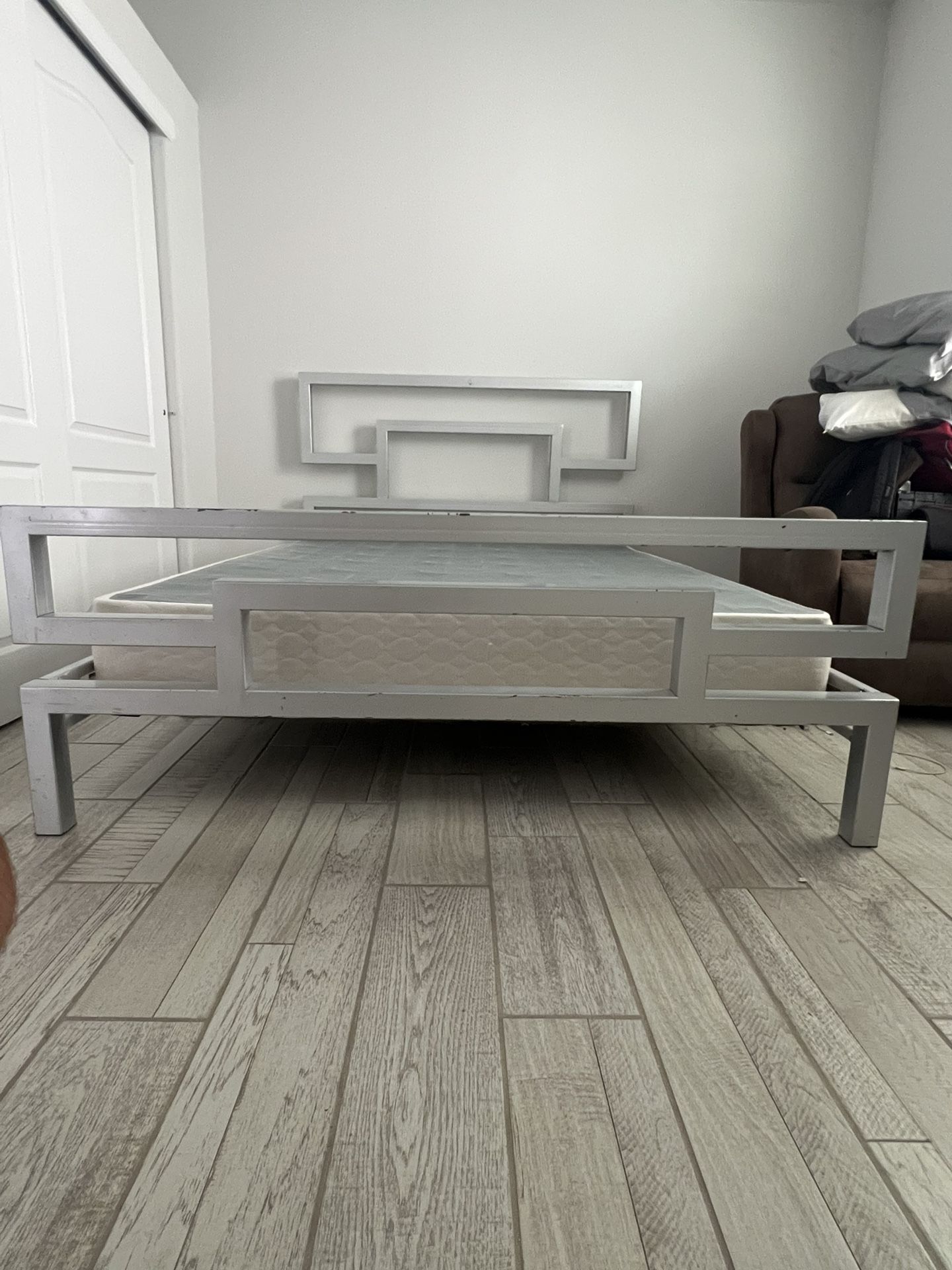 Portillo Hand welded - Queen bed