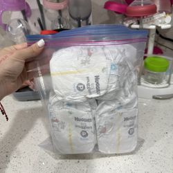 Huggies - Preemie Diapers 30 Count 